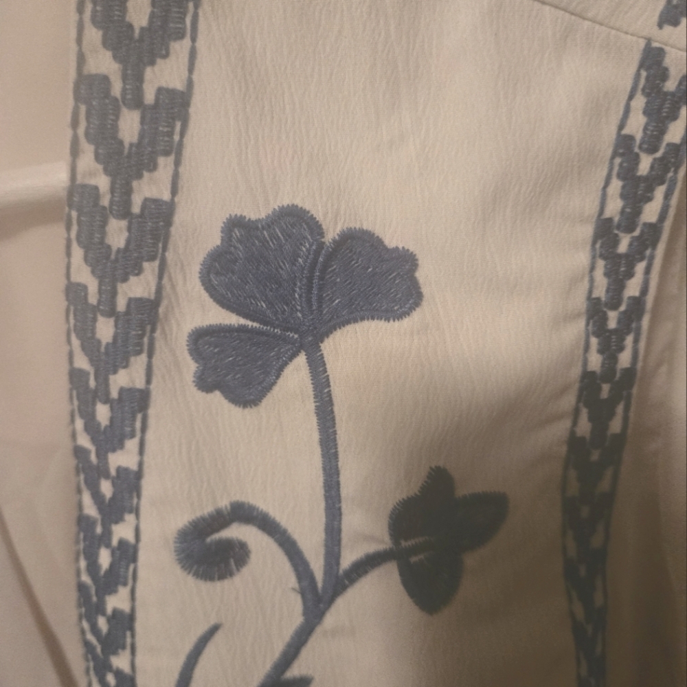 Vest - Picture 3 of 4